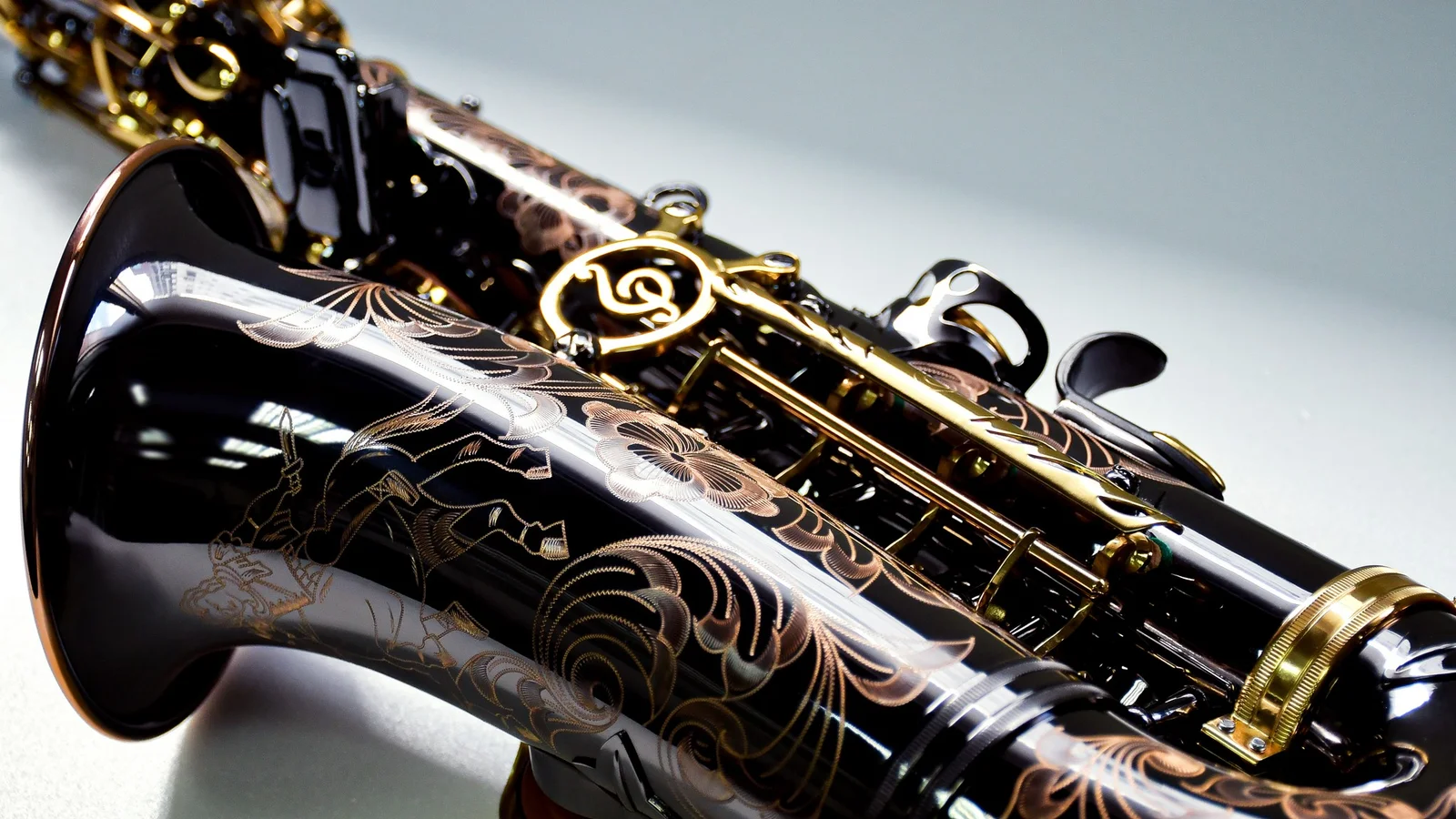 THe Alexander 600X-BK Alto Saxophone  (S. Korea Exclusive) view